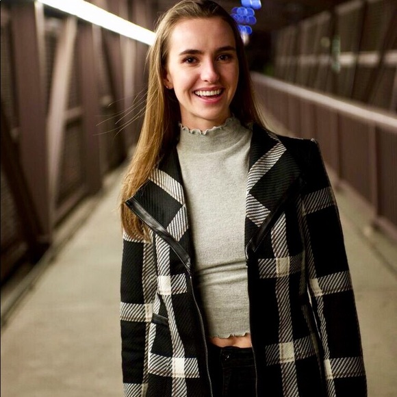 Meet your Posher, Bre - Picture 1 of 2